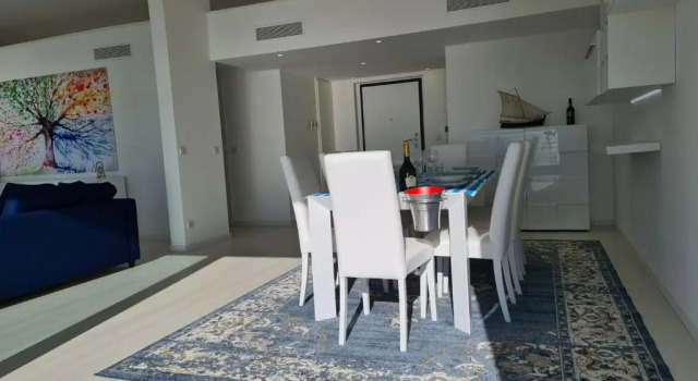 Luxurious penthouse with magnificent views over the bay of Menton 10 Peoples, Rezervovat Hotel Hotely v Great Alpine Road s bazénem, Bazén