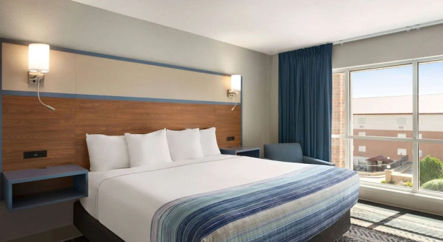 Двухместный люкс AmericInn by Wyndham Branson & Conference Center