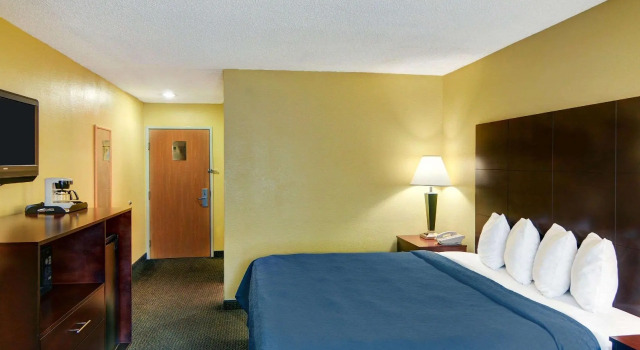 Двухместный номер Standard Quality Inn & Suites Grand Prairie South