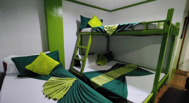 Семейный номер Standard с балконом MilVir Tourist Inn El Nido near Beach