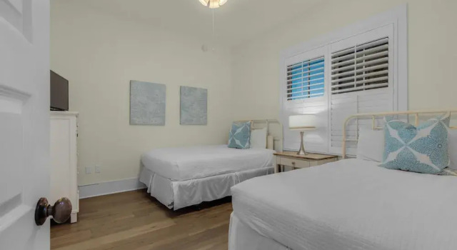 Coastal 3BR Condo With Pool & Shuttle : Snowbird Friendly!