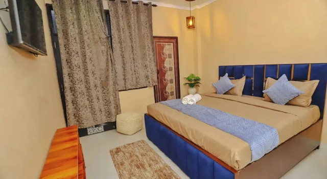 Roomshala 103 Good Luck House, Забронировать Отель Отели Нью-Дели с завтраком, Завтраки