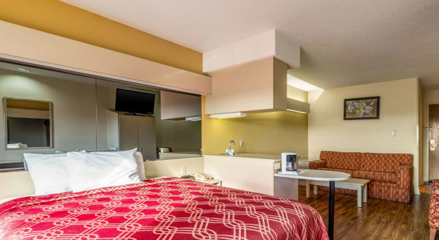 Двухместный люкс Econo Lodge Inn & Suites Evansville East