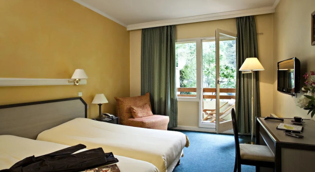 Номер Classic с балконом Hotel Athena