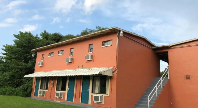 Ocala Cove Motel, จอง โมเทล โอกาลา Ocala National Forest