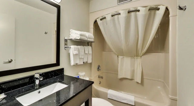 Номер Standard Spark by Hilton Oshawa
