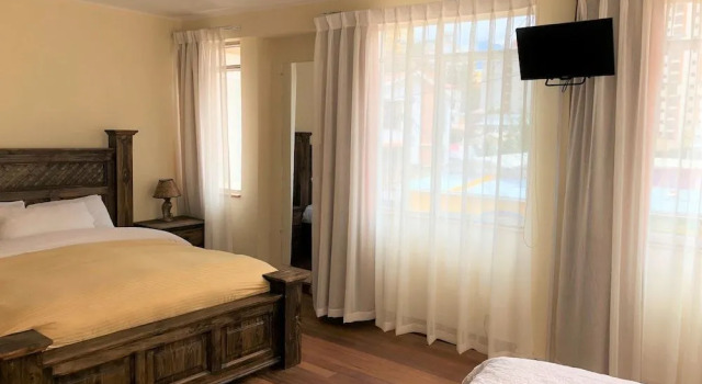 Casa Skyways B&B, Забронировать Отель «постель и завтрак» Отели Ла-Пас с парковкой, рядом с General Clinic Hospital, Парковка