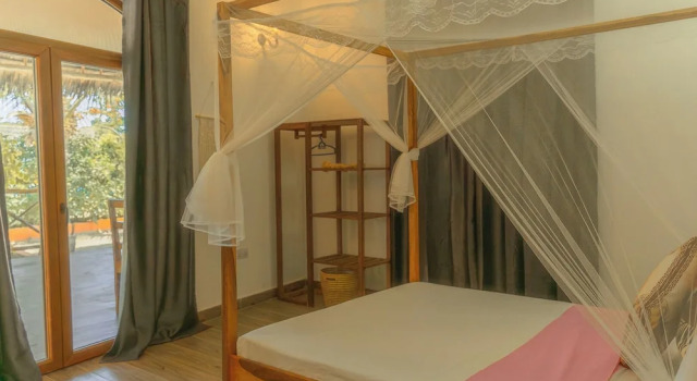 Семейный номер Standard с балконом и с видом на бассейн Sunset Mkuu Boutique Hotel