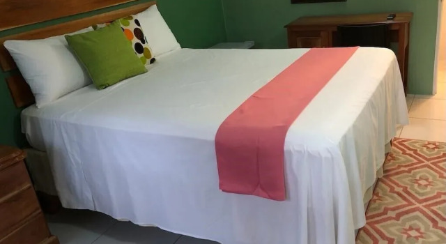 Airport Beach Hotel, Забронировать Отель Отели Монтего-Бэй с парковкой, Парковка