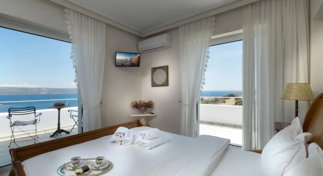 Вилла с балконом и с видом на море Sounio Villa