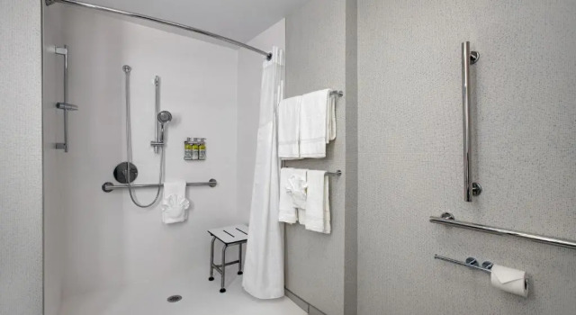 Номер Standard Holiday Inn Express & Suites - Milwaukee - Brookfield by IHG