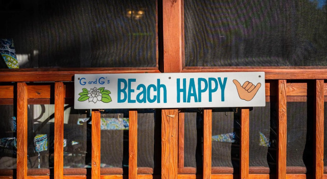 Beach Happy by Oak Island Accommodations, Забронировать Отель Остров Оук Северная Каролина, рядом с Пирс Ocean Crest