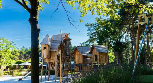 Шале Chalet by Pond in Holiday Park