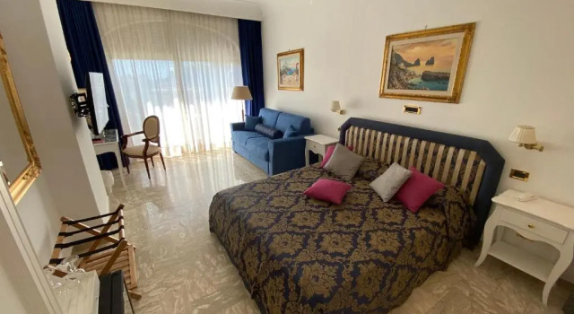 Полулюкс с балконом и с видом на бассейн Bougainville Luxury Boutique Hotel