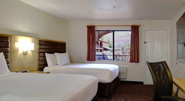 Четырёхместный номер Standard GreenTree Inn Sedona