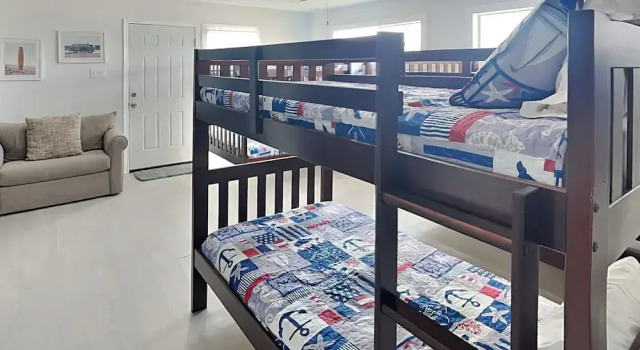 Surfside Casa de Playa by Ryson Vacation Rentals, Book Feriehus Sommerhuse i Houston, Hytte