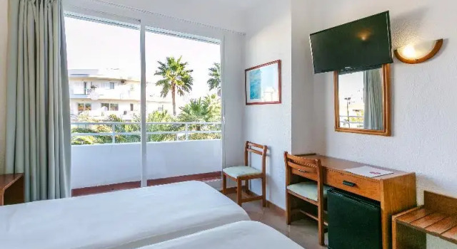 Economy Doppel Zimmer mit Balkon JS Cape Colom