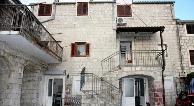 Apartments Bašić, Prenota Appartamento Splitska 