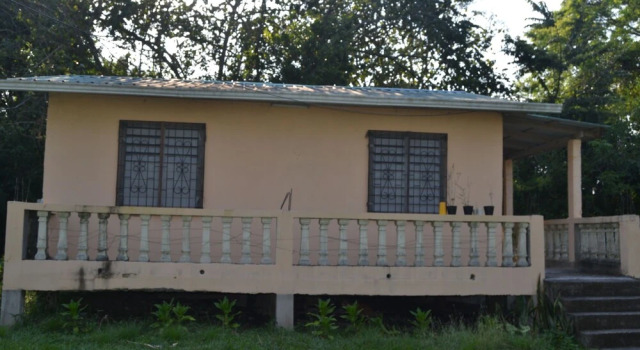 Budget Cheerful Entire Private Belizean One Bedroomed Home
