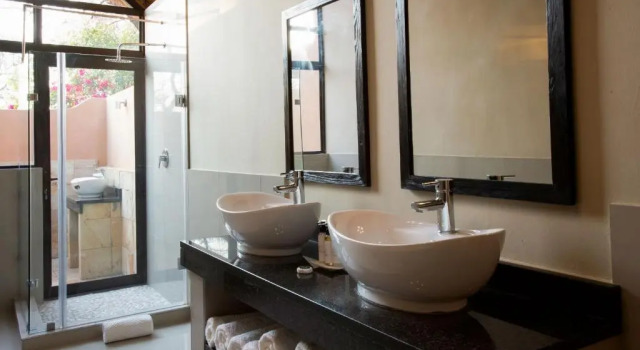 Люкс Luxury Tomo Safari Lodge