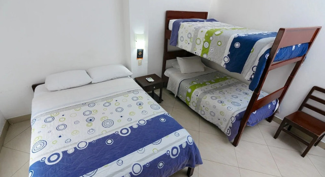 Трёхместный семейный номер Standard Hotel de Alborada - Cerca Del Aeropuerto