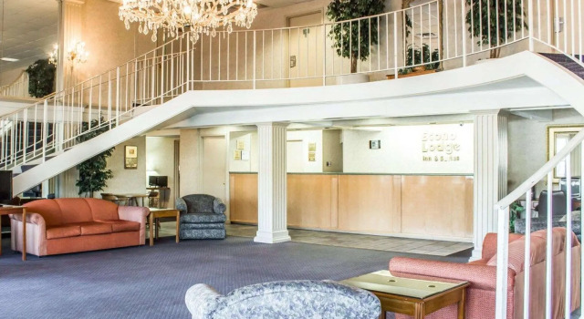 Dayspring Extended Stay, Забронировать Отель Гринсборо Северная Каролина, рядом с Поле для гольфа Gillespie