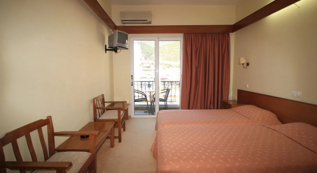Mitzithras Hotel, Rezervovat Hotel Loutraki 