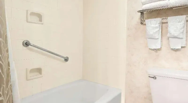Четырёхместный люкс Best Western Potomac Mills
