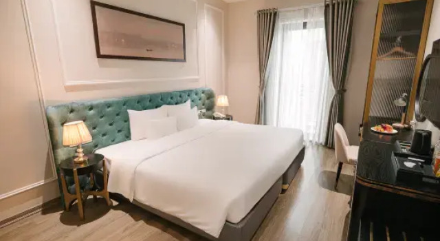 Полулюкс с балконом San Quinze Hanoi Hotel