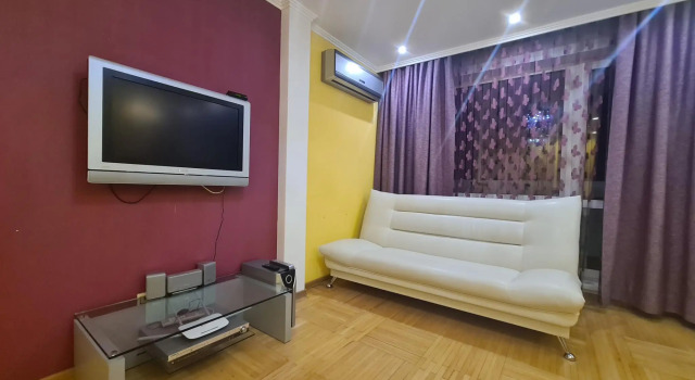 ZNS Rent (ZNS Rent) on 63 Lunacharsky Street, Prenota Appartamento Hotel a Central Russia con parcheggio, Parcheggio
