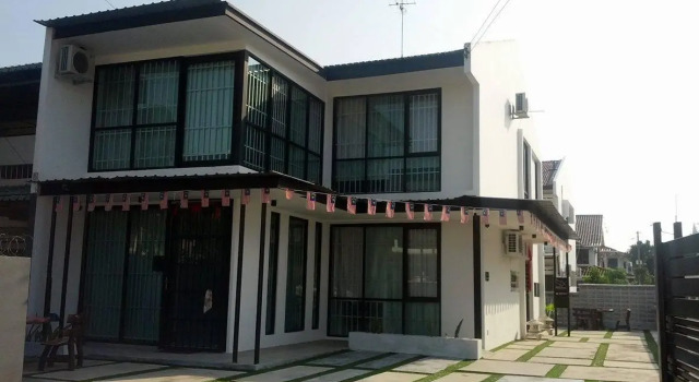Вилла The Six Residences at JB Sentosa