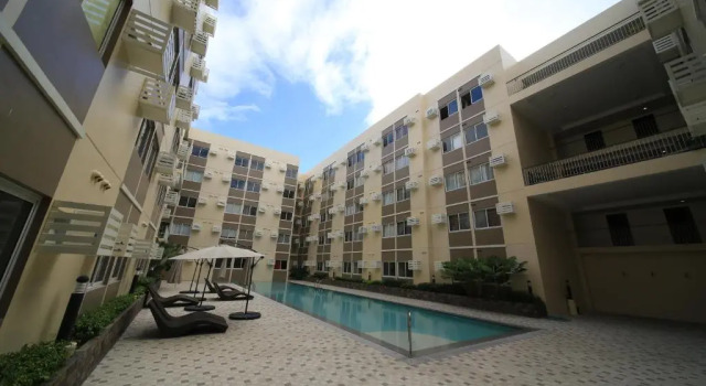 A2J Executive Studio Suite Near Enchanted Kingdom, Đặt Khách sạn Khách sạn ở Silang có hồ bơi, Hồ bơi