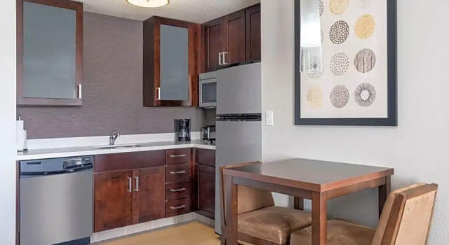 Четырёхместный люкс с 2 комнатами Residence Inn Bloomington