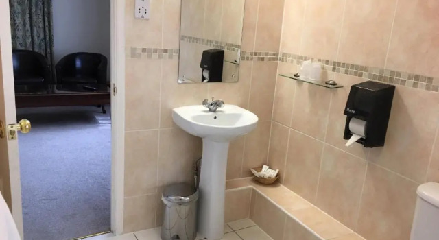 Четырёхместный номер Standard Best Western Premier Heronston Hotel & Spa