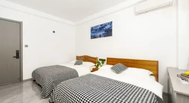 Люкс с 4 комнатами Sanyi Chinese Inn (Zhongyin Road)