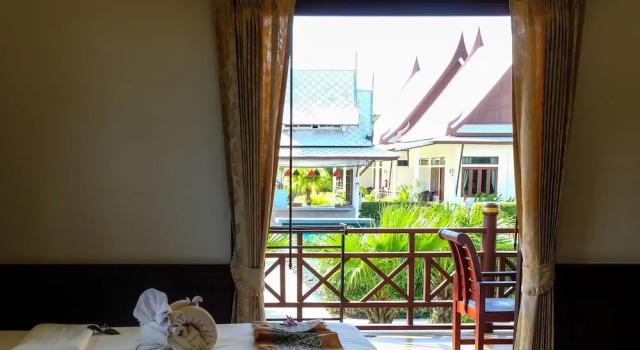 Номер Deluxe с балконом и с красивым видом из окна Bhu Tarn Koh Chang Resort & Spa