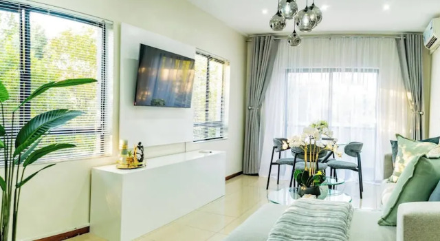 Apt 2 Bed in Stunning Golf Estate, Boek Appartement Roodepoort Gauteng