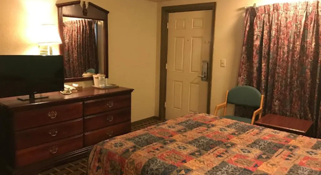 Двухместный номер Standard HWY Express Inn & Suites