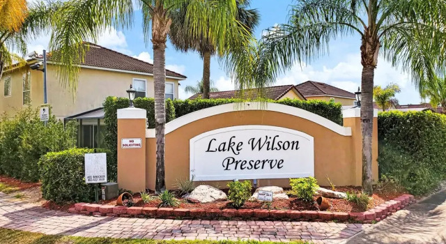 4 BED Pool Home Overlooking Reserve