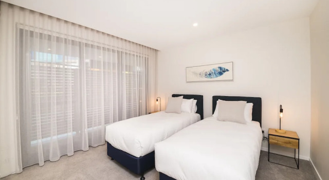Апартаменты Business с 2 комнатами с балконом и с видом на озеро Accommodate Canberra - Northshore