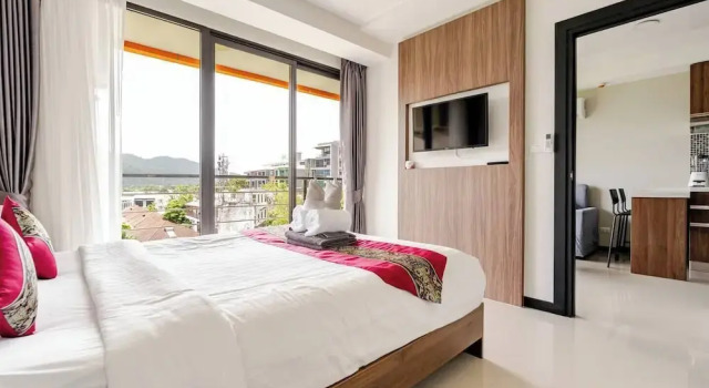 Номер Standard c 1 комнатой с балконом Naiharn Pearl Condo Hotel by VillaCarte