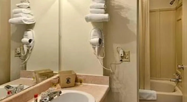 Standard Zimmer Peoria Inn