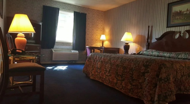 Hotel Carlisle & Embers Convention Center