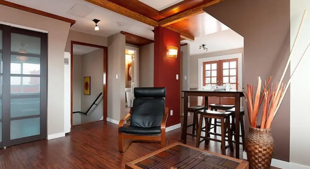 Апартаменты с балконом Commercial Drive Accommodations