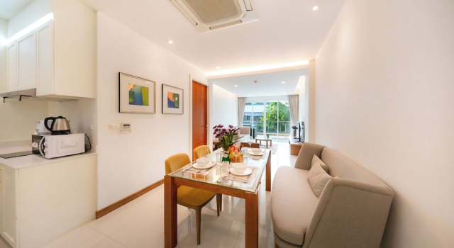 Люкс с балконом и с видом на бассейн The Pelican Residence & Suites Krabi