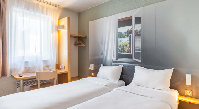 B&B HOTEL LYON St Bonnet Mi-Plaine, Rezerwuj Bed and Breakfast Hotele w Rhône z parkingiem, Parking