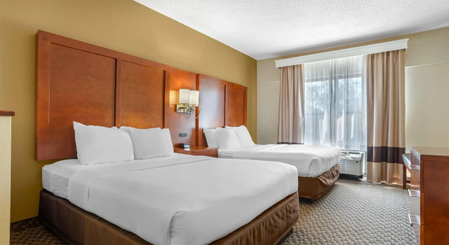 Четырёхместный люкс Comfort Suites Tallahassee Capitol - University Area