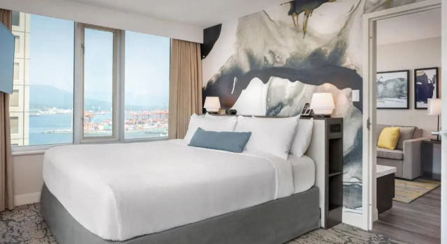 Люкс с частичным видом Delta Hotels by Marriott Vancouver Downtown Suites - Downtown Vancouver