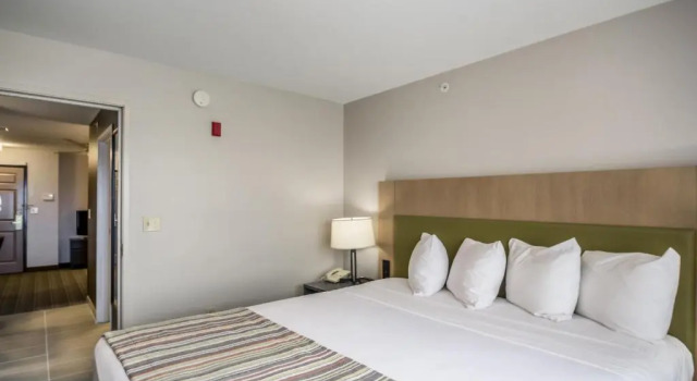 Двухместный люкс c 1 комнатой Country Inn & Suites by Radisson, Fond du Lac, WI