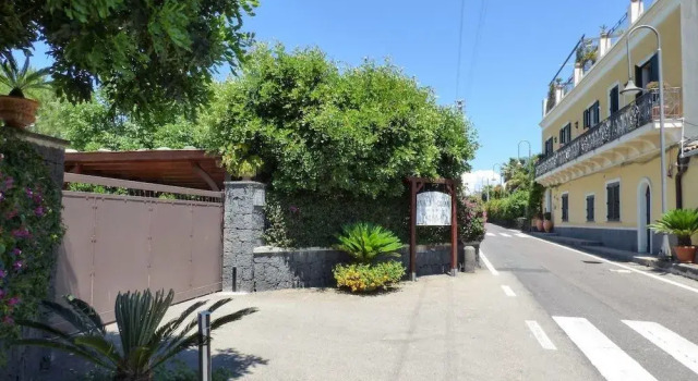 Palazzo Giovanni Bed and Breakfast, Book Hotel Hoteller i Acireale med parkering, Parkering